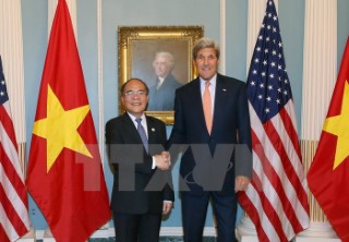 Chủ tịch Quốc hội Nguyễn Sinh Hùng gặp Ngoại trưởng John Kerry